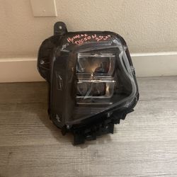 Hyundai Tucson. Front right passenger side.LED Headlight Headlamp OEM  2021-2022-2023. Used
