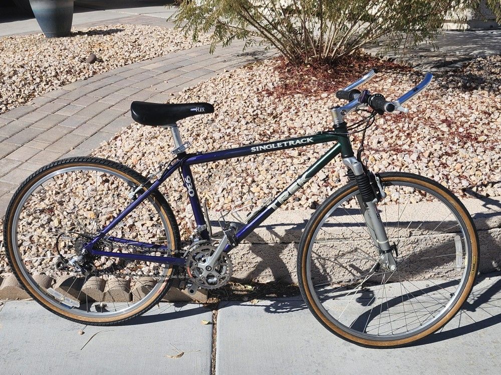 TREK 930 SINGLETRACK 21 SPEED 26INCH BIKE- SHIMANO EQUIPPED for
