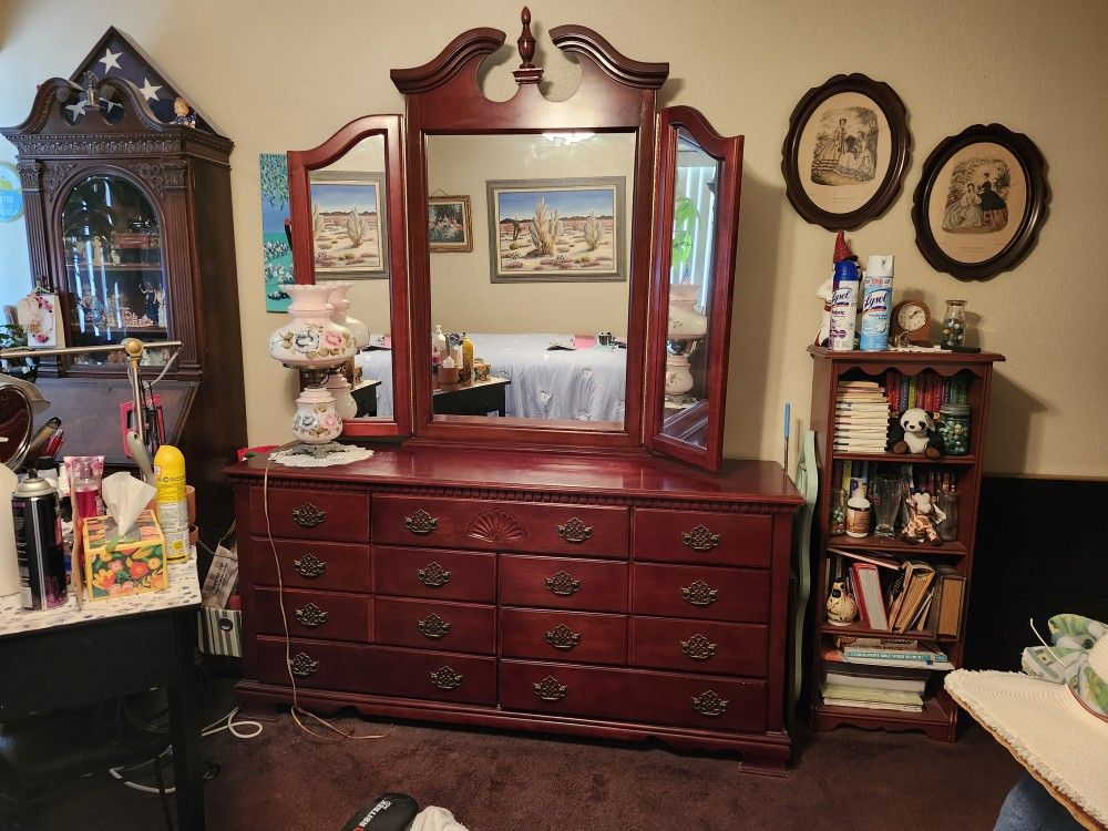 Dresser With Mirror