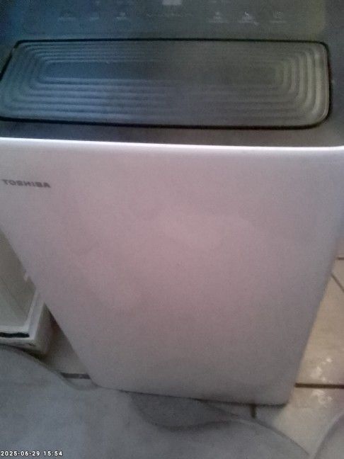 Toshiba Portable Air Conditioner 8000 BTUs