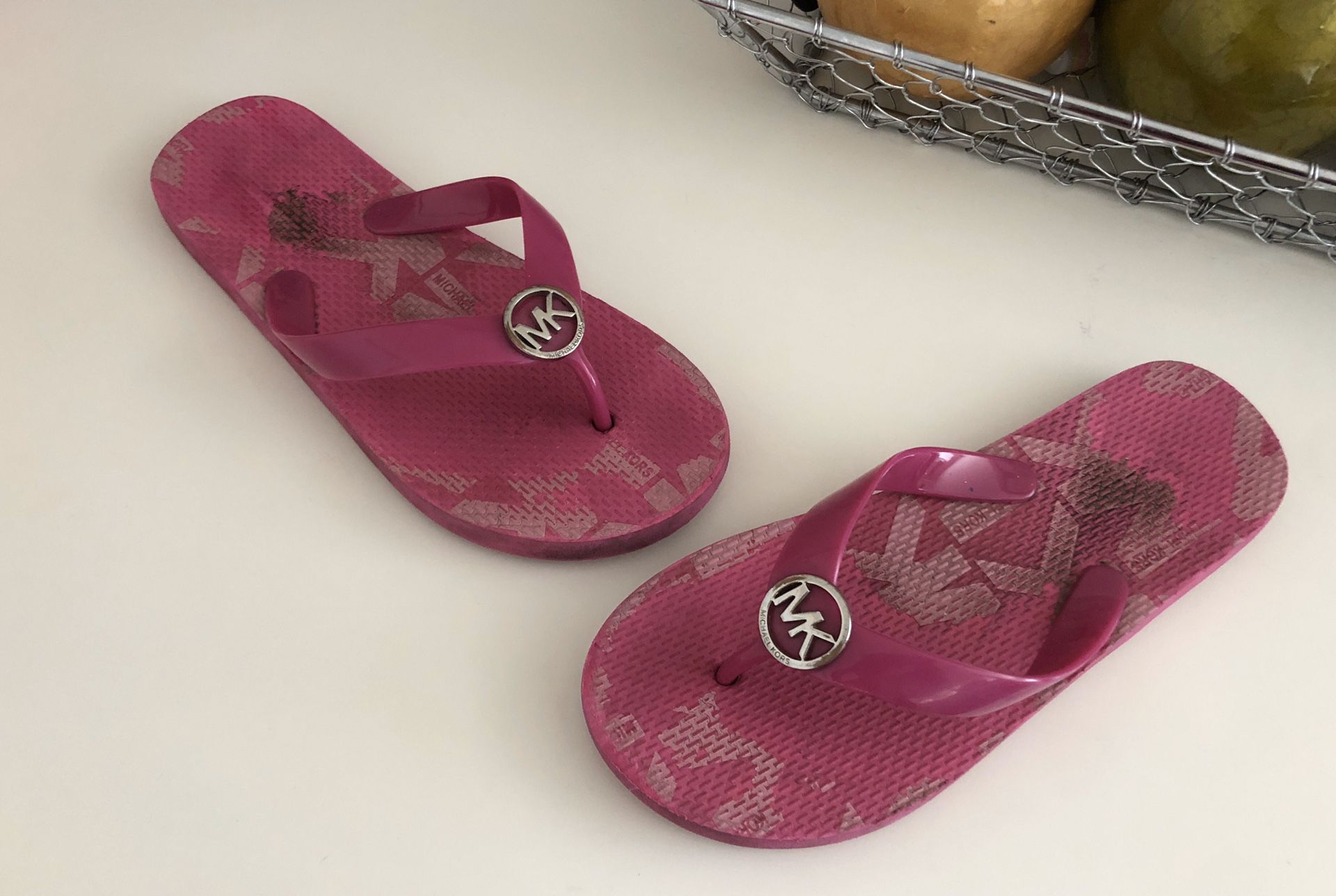 Authentic Michael Kors girls flip-flops sandals with silver metal logo size 2/3 use with lots of life