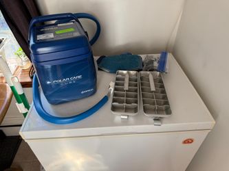 Pre-Owned Lot Of Berg Polar Care Cube & 2 14 Cube Ice Trays OBO
