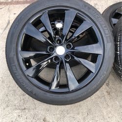 Tesla model S 19 inch Original Wheels And Tires