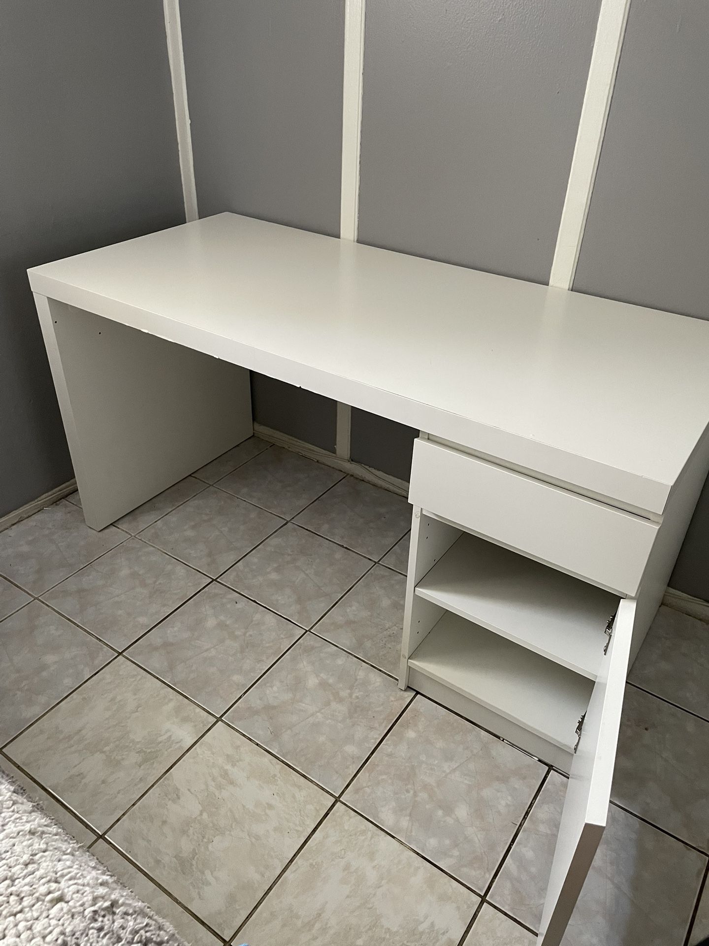 IKEA Malm White Desk