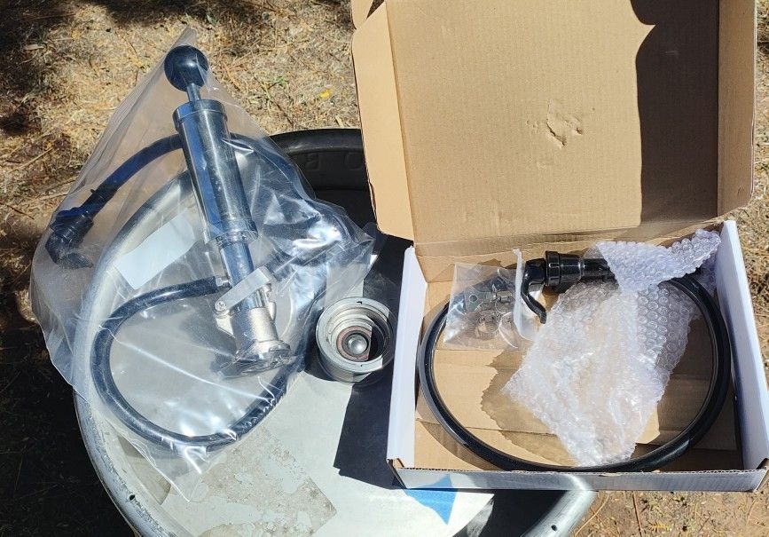 KEG PUMP WITH 2 FAUCETS