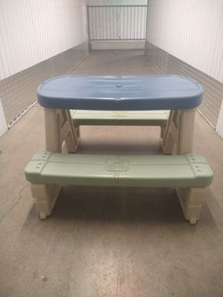 STEP 2 KIDS INDOOR/OUTDOOR PICNIC TABLE