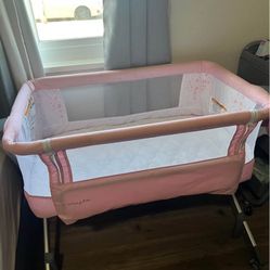 Dream On Me Bedside Bassinet 