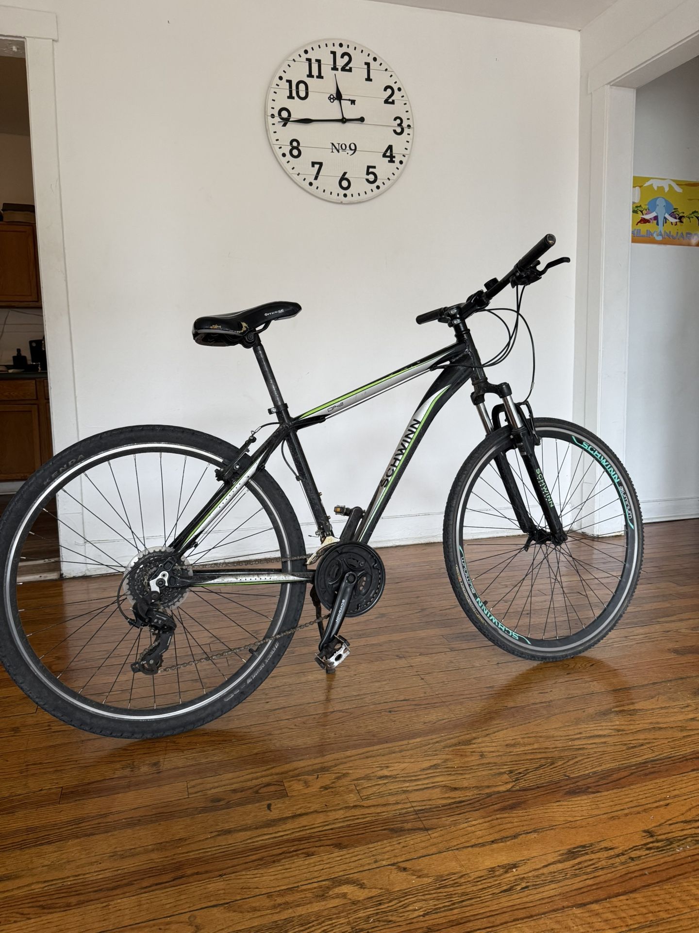 Schwinn Trail/City Bike – 21-Speed