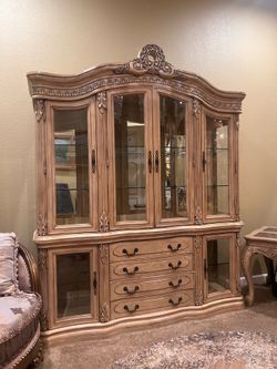 Collezione Europa tan brown set china cabinet