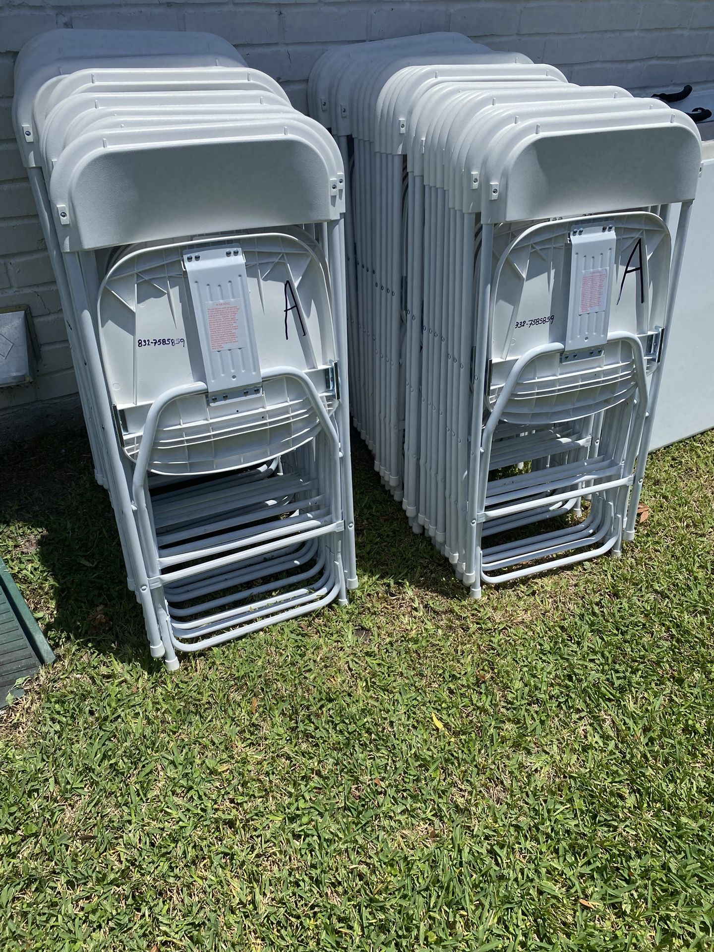 Chairs And Tables::::sillas Y Mesas