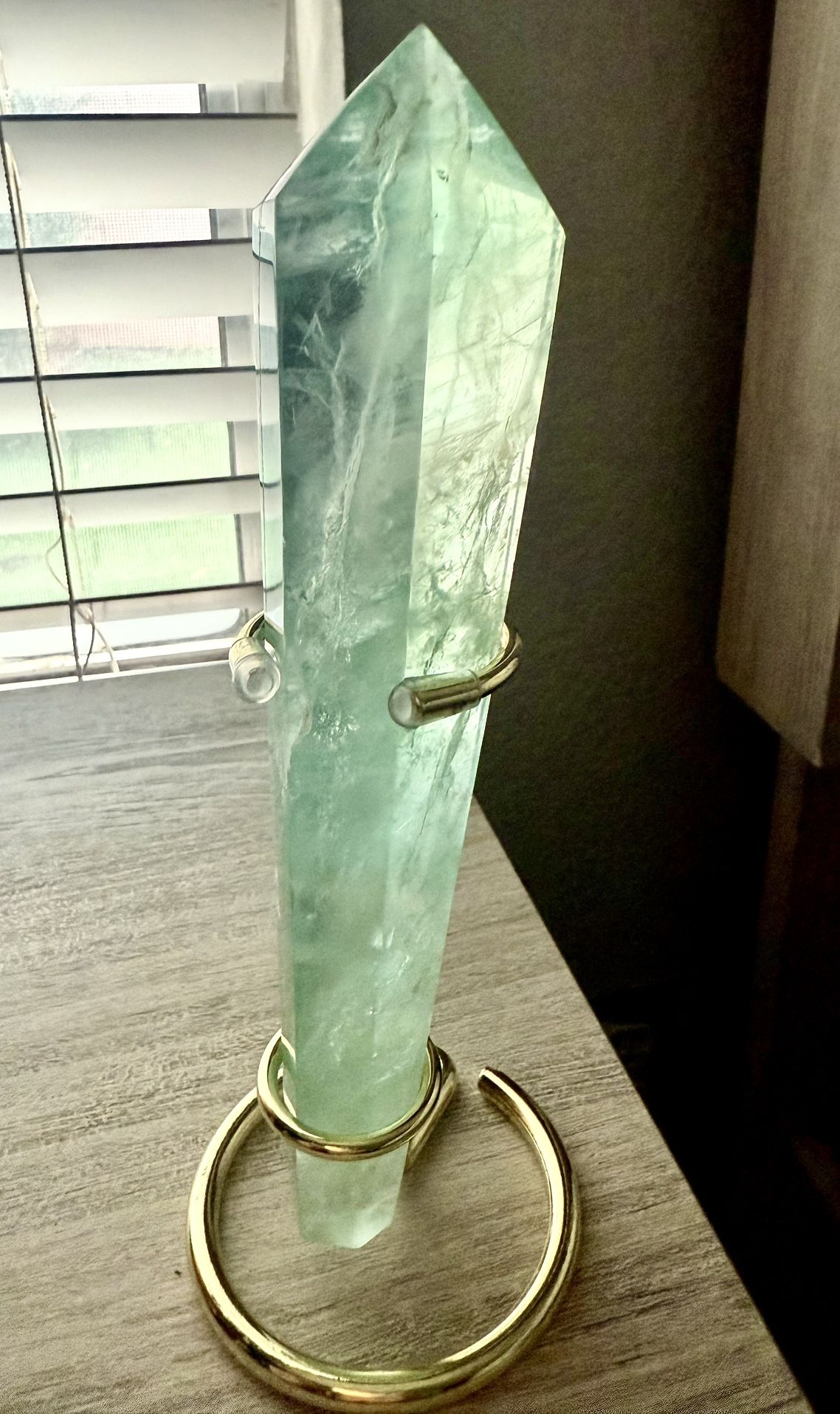 β¨ 7β Baja Blast Fluorite Tower β UV Reactive β Includes Gold Stand