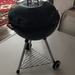 American Girl of Today Doll 1996 Mini Weber Green Kettle Grill Toy