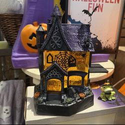 Cracker Barrel Haunted house globe
