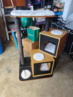 Vesper Cat Tree Condo