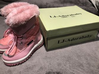 Girls winter boots size 7 worn only one time like new