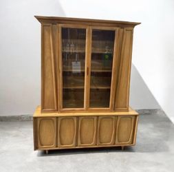 American of Martinsville Mid-Century Modern China Hutch Cabinet