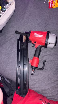 Milwaukee 7200-20 3-1/2 inch Pneumatic Full Round Head Framing Nailer
