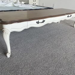 Vintage French Provincial Bedroom Set – 2 Nightstands + Bench