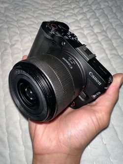 Canon EOS R50 Mirrorless Camera with RF-S 18-45mm Lens