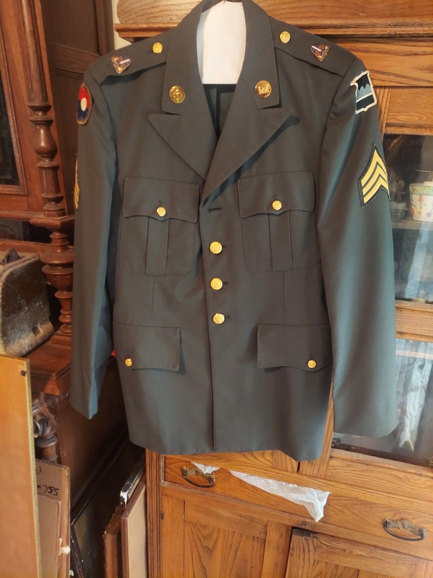 Vietnam Era 80th Infantry Division/9th Infantry Division Sergeant Uniform