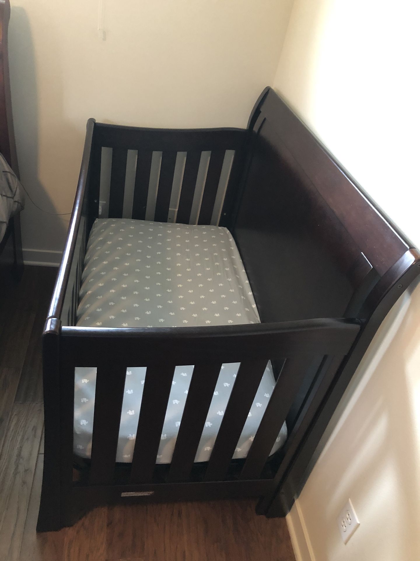 Baby Crib with Mattress | Very Good Condition