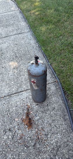 Acetylene tank