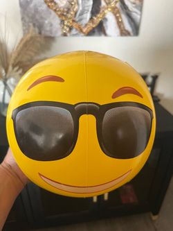Emoji balls