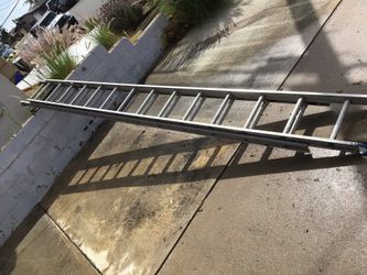 Aluminum extension ladder