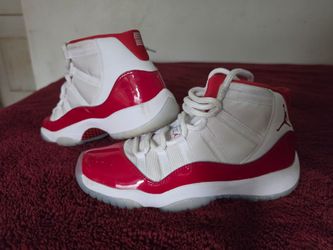 Air Jordan size 7 mens Retro Cherry Red Sneakers