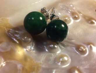 Natural Green Emerald Jade 100% Gemstone .925 Sterling Silver Stud. SG-0003