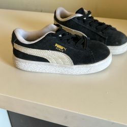 Toddler Pumas Size 8 Used Only 3  To 4 Time $25 
