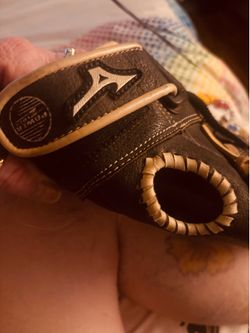 MAZINO: b-ball glove