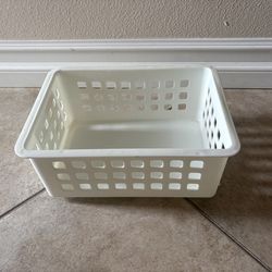 10.9 x 7.9 x 4.8  organizer basket.