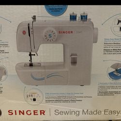Singer start Sewing machine new in box