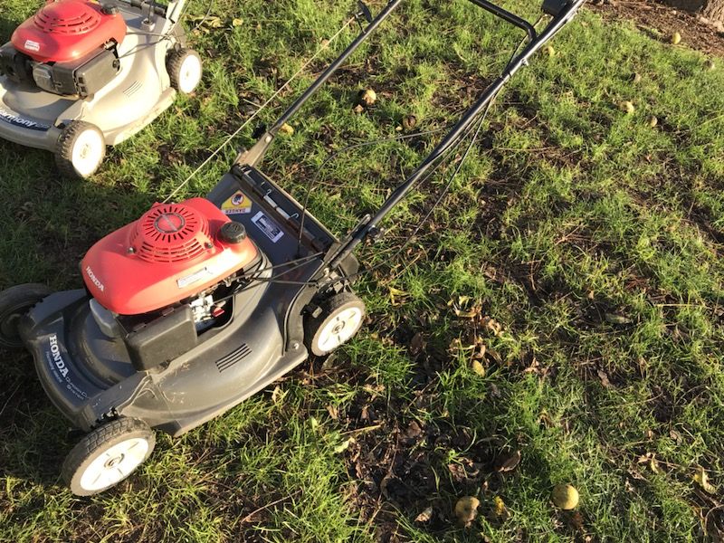 Honda harmony hrt216 self propel lawn mower