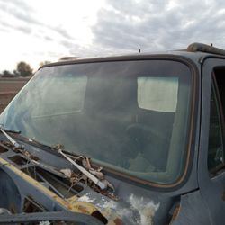 73 - 86 Chevy pick up front windshield 