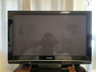 45” PANASONIC TV AND SURROUND SOUND