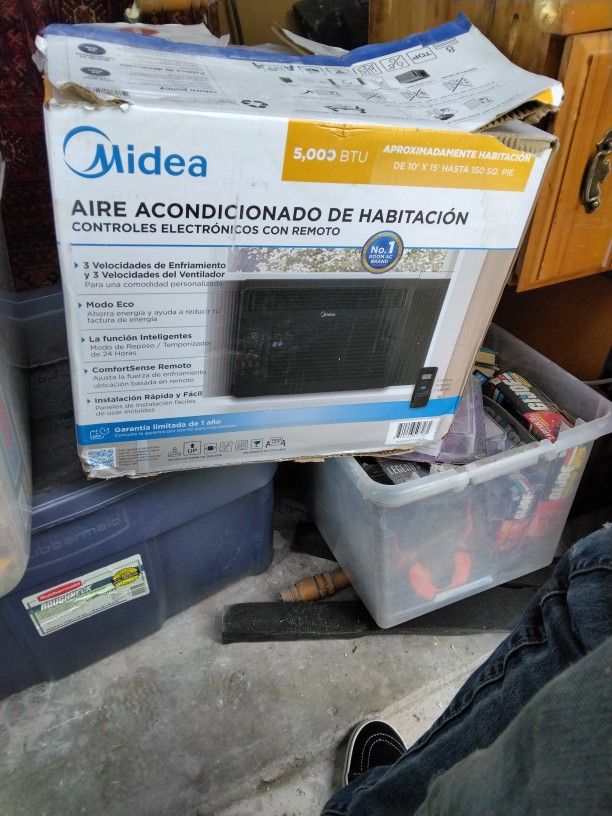Midea 5000 BTU Room Air Conditioner
