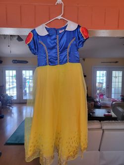 SNOW WHITE dress and Accessories - Size 8/9