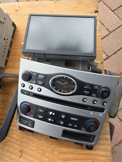 G37 stereo