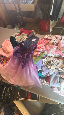 Huge lot of girls clothes 3T-4T 80+ pieces
