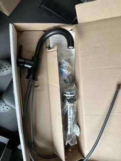 Trinsic Single Hole Single-Handle Bathroom Faucet with Metal Drain Assembly in Matte Black