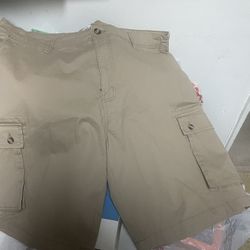 Men’s 11 Inch Khaki Cargo Shorts - New W/ Tag