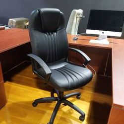 Brand new! High Back Executive Chair. Fully assembled! 

