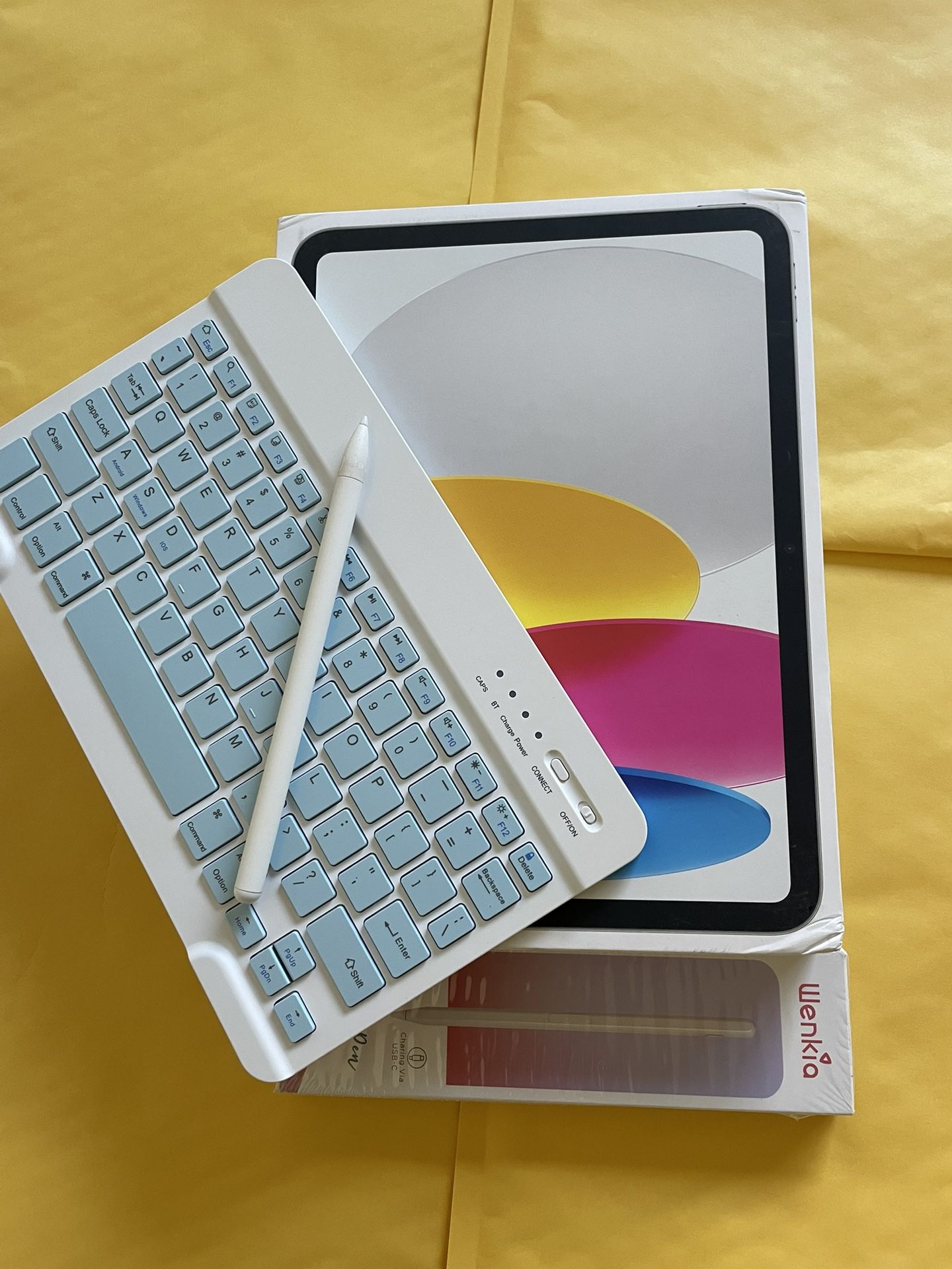 Apple iPad 10th Generation (2022 model /new sealed ) 256gb with Pencil, keyboard & Case 