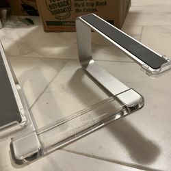 Laptop stand