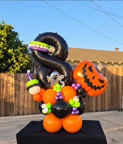 Halloween balloon bouquet