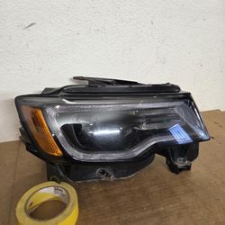 2017-2021 JEEP GRAND CHEROKEE SRT XENON RIGHT PASSENGER SIDE OEM 