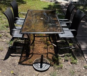 Outdoor table w/ 4 chairs and umbrella stand