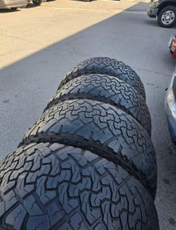 4 used tires Lt33x12.50r20 Venom Power Terra Hunter RX $200.00 all 4
FIRM PRICE, FIRM PRICE 
PLEASE DON'T ASK FOR DICOUNT
POR FAVOR NO PREGUNTE POR DE